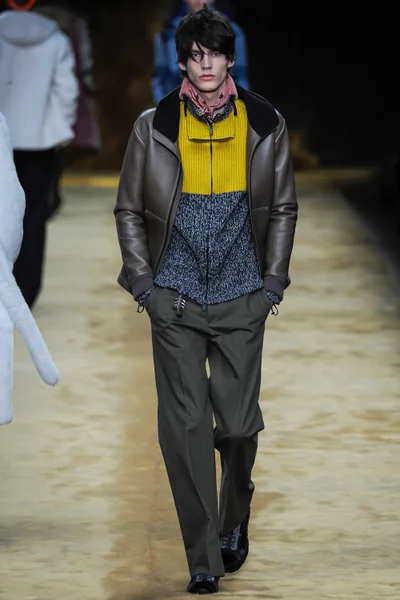 Look 24